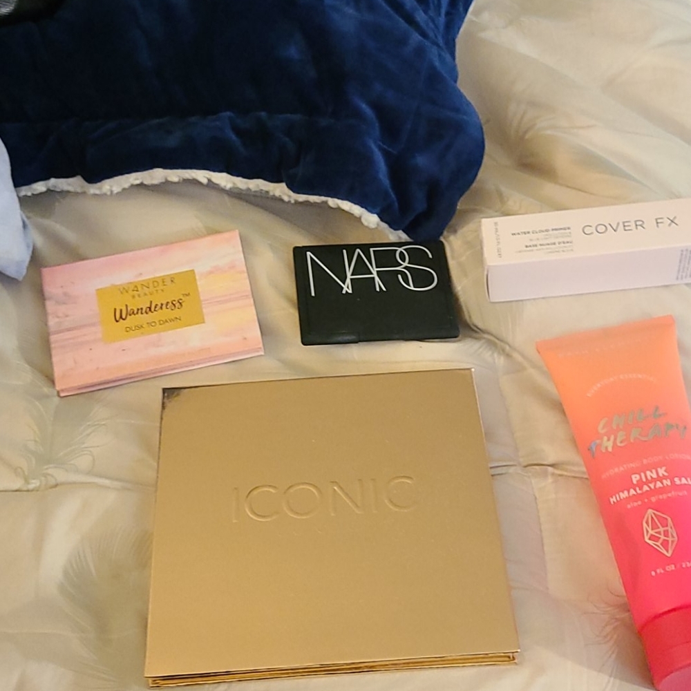 Bundle of palettes and a face primer and a lotion